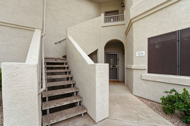 Building Photo - Stunning 3-bedroom, 2-bathroom home located in the heart of Scottsdale, AZ.