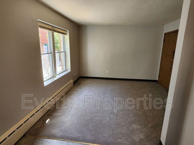 Building Photo - 8428 W Lisbon Ave