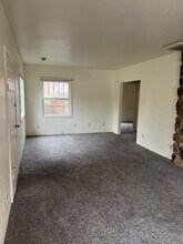 Building Photo - 36 N Peach St