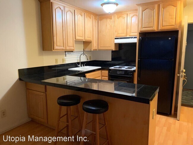 Building Photo - 1 br, 1 bath House - 6 Commodore Drive #226