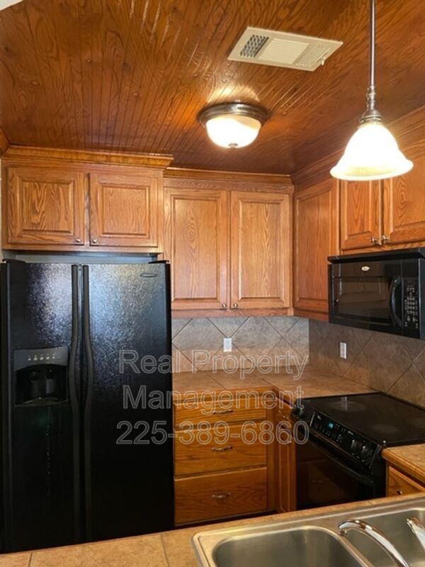 Foto del edificio - 13080 Burgess Ave