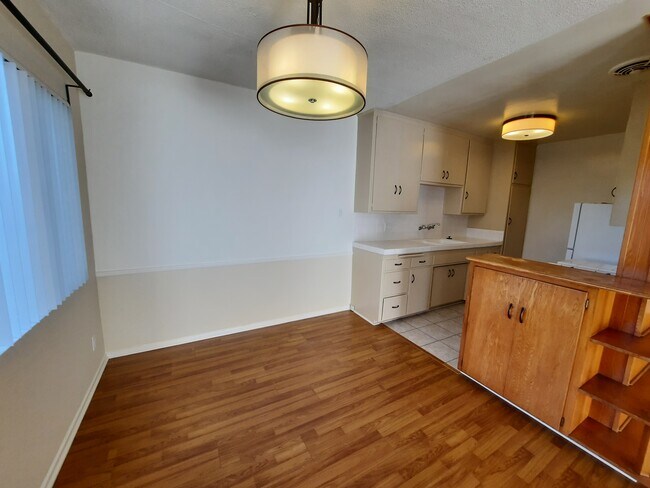 Building Photo - 915 N San Vicente Blvd
