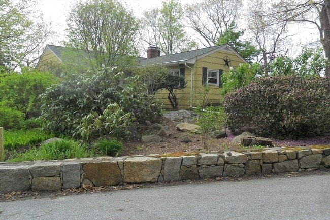 Building Photo - 295 Winter St