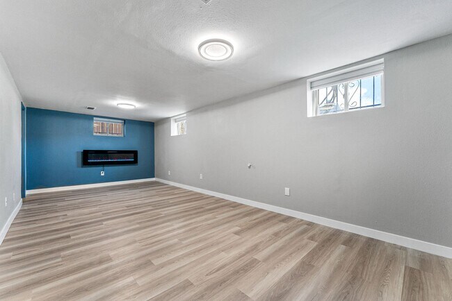 Building Photo - Lower Level Unit near Ruby Hill Park!