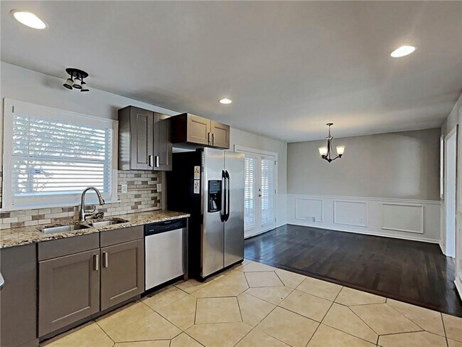 Building Photo - 3148 Thrasher Cir