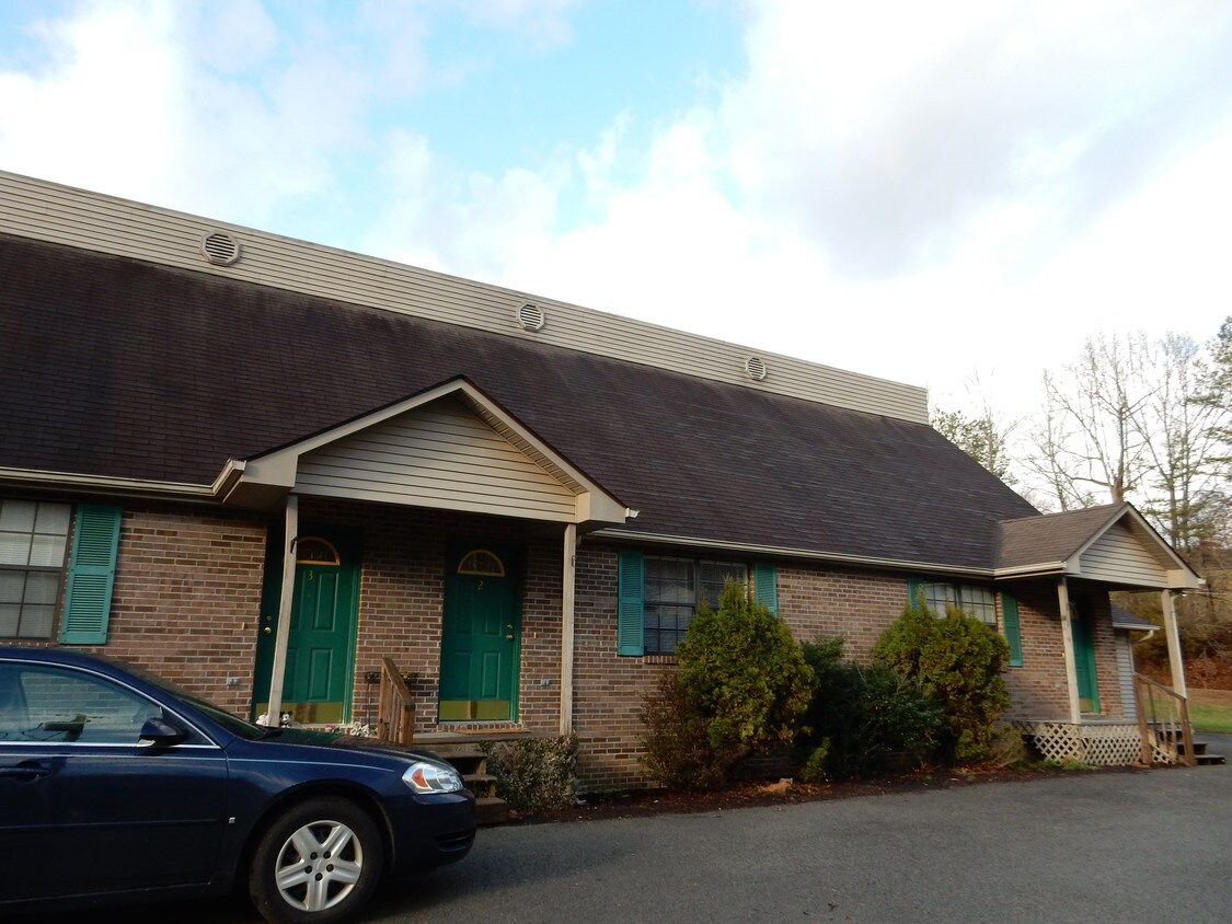 APT. NO. 3 ON LEFT OF PHOTO - 124 Forest Meadow Ln