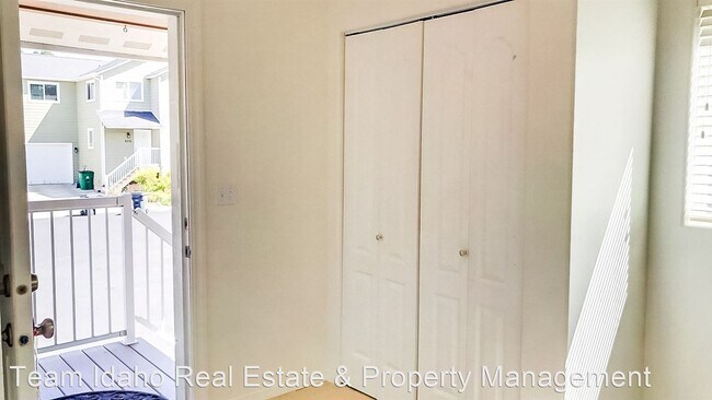 Building Photo - 4 br, 3.5 bath House - 621 Britton Lane