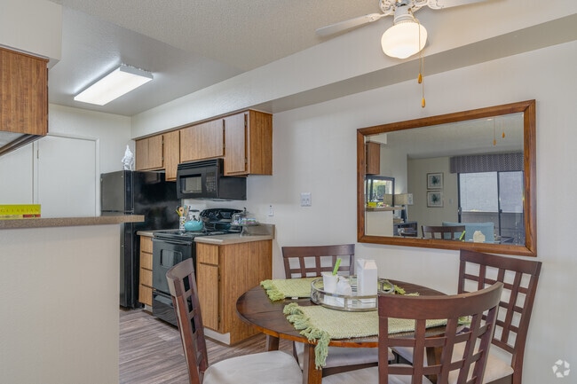 2 habitaciones, 2 baños, 900 pies cuadrados, comedor - Willow Creek