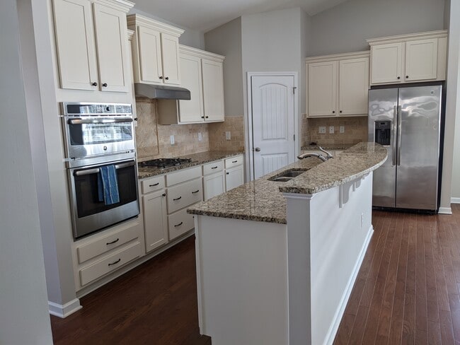 Building Photo - 6007 Peachtree Town Ln