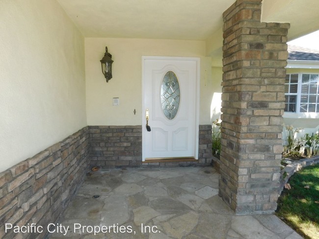 Building Photo - 8311 Northport Dr