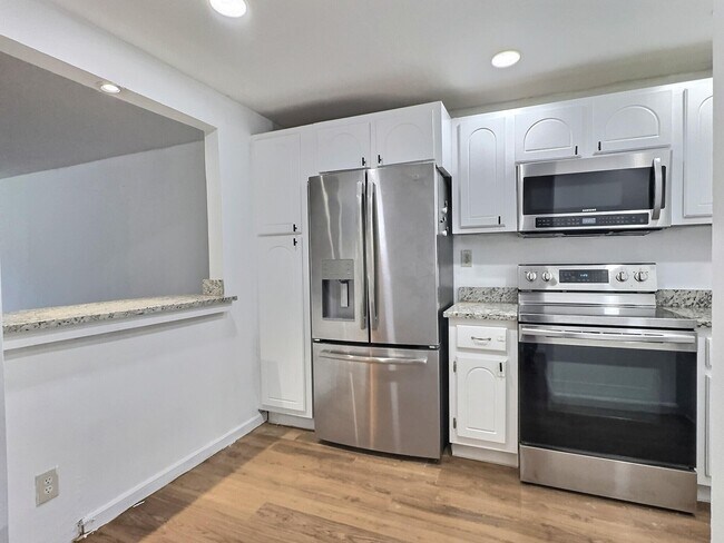 Foto del edificio - 400 S Hollybrook Dr