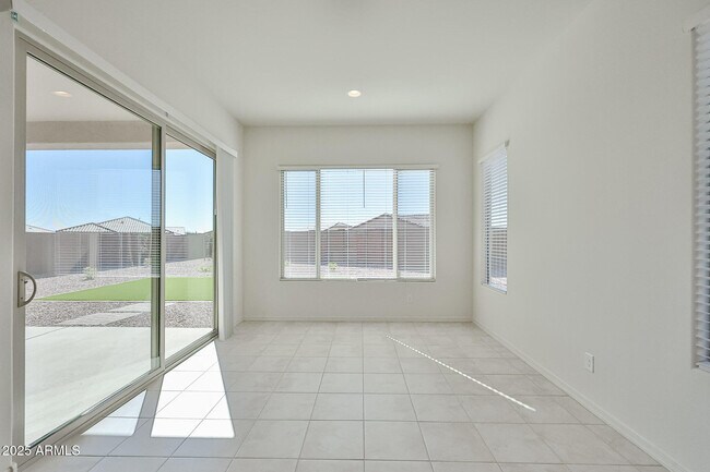 Foto del edificio - 16685 W Questa Dr