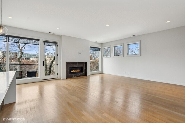 Foto del edificio - 1745 N Hoyne Ave