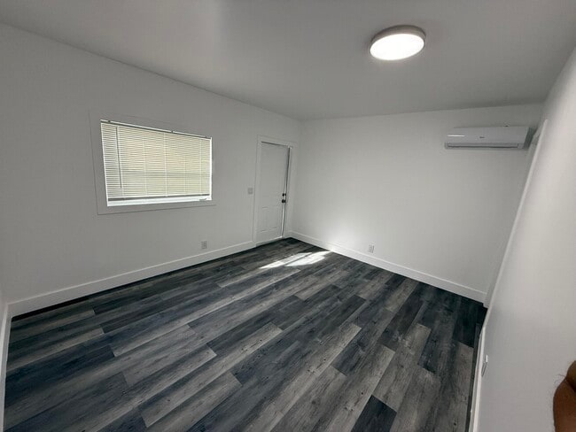 Building Photo - 1131 S N St