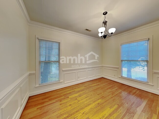 Foto del edificio - 8005 Red Oaks Trl