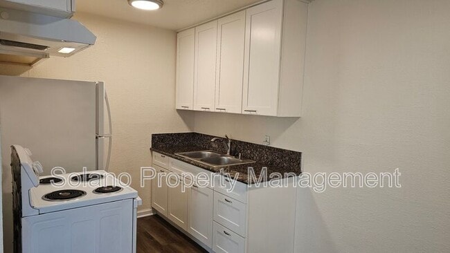 Building Photo - 1712 Arthur Ct