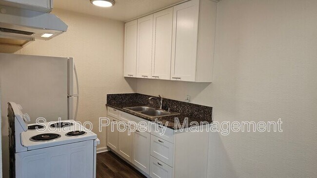 Foto del edificio - 1712 Arthur Ct