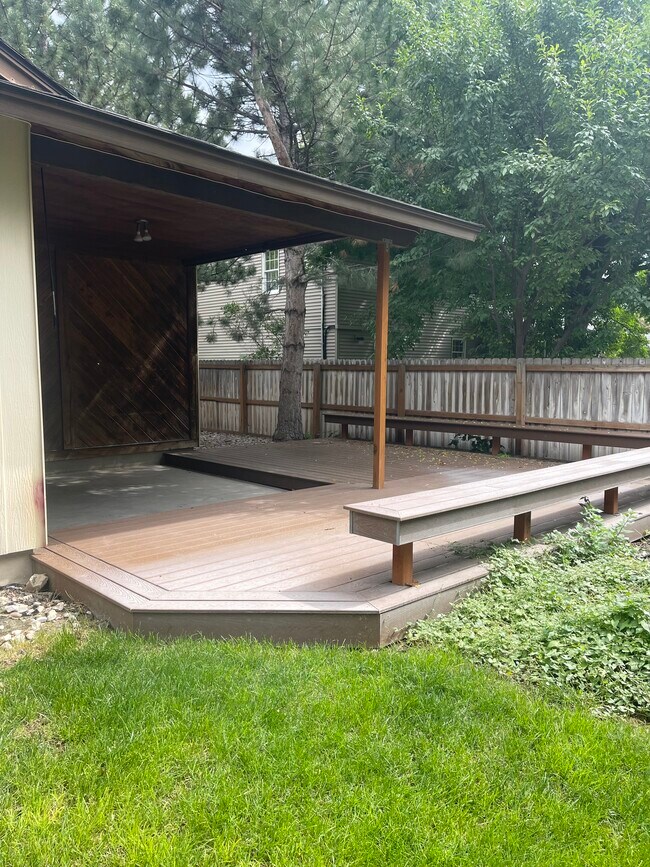 Building Photo - 1916 Coronado St