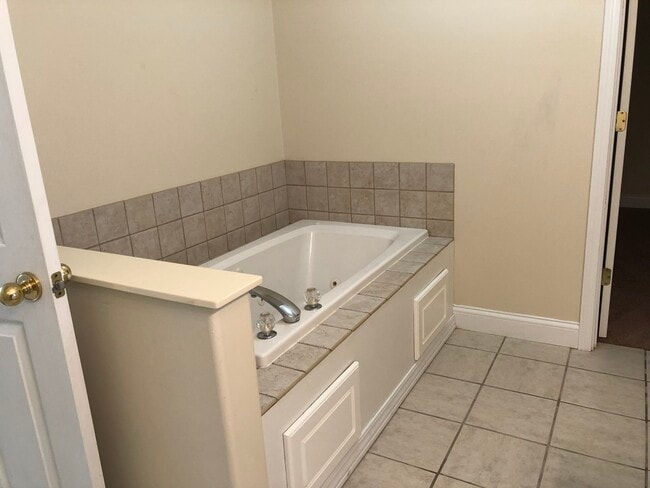 Building Photo - 1507 Fox Run Dr