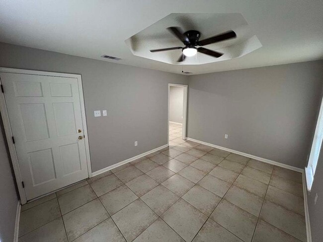 Building Photo - 1114 Willow Creek Dr