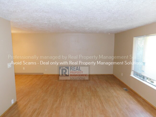Foto del edificio - 12843 SE Foster Rd