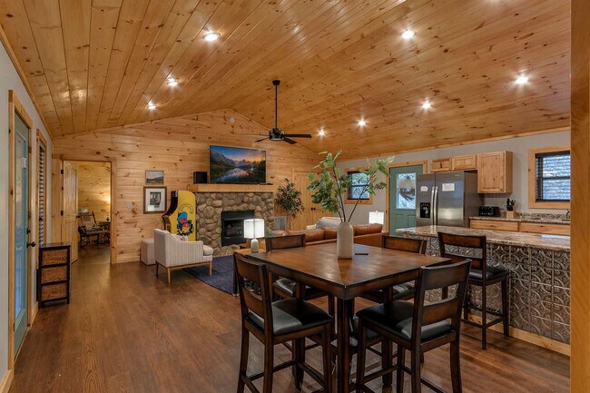 Foto del edificio - 5151 Riversong Way