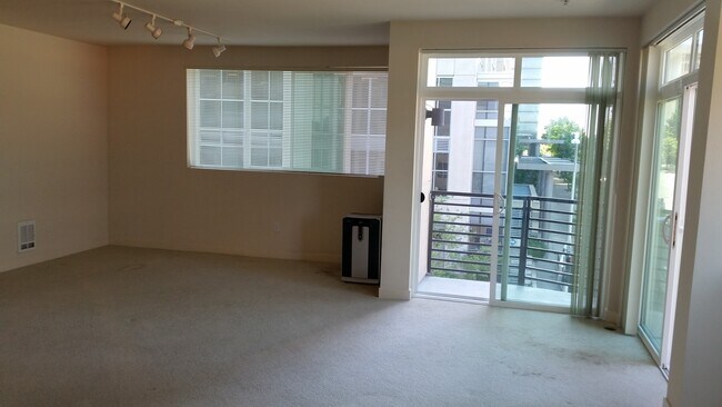 Foto del edificio - 300 110th Ave NE
