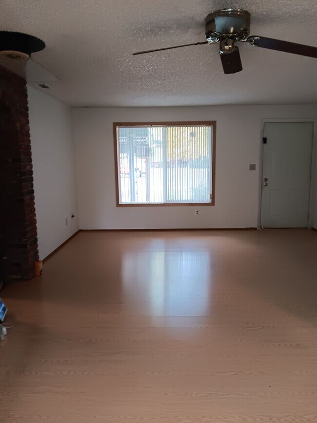 Building Photo - 3 Bed House in La Grande