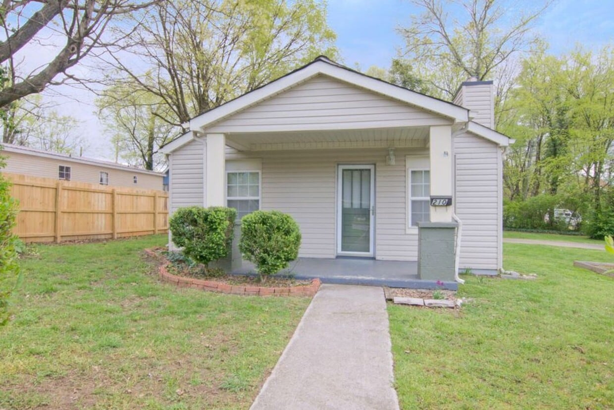 Knoxville 37917 - 2 bedroom, 1 bath home - Contact Susan Niedergeses (865) 300-4722 - Knoxville 37917 - 2 bedroom, 1 bath home - Contact Susan Niedergeses (865) 300-4722