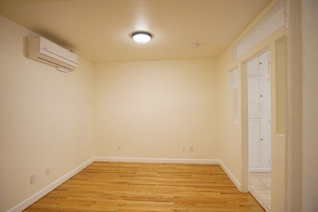 Building Photo - Paris on Mississippi! Fabulous 1Bdr Ready Now with $500 Special!