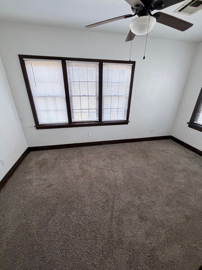 Foto del edificio - 1112 NW Birch Ave