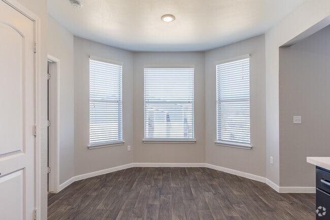 1 BR, 1 BA - 1017 SF - Dining Room - Towne West