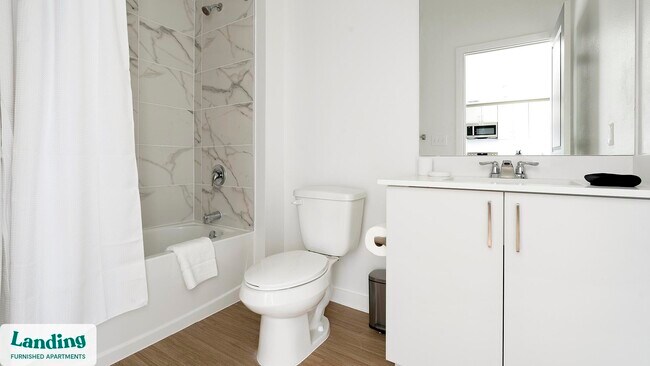 Foto del edificio - 7301 Lake Bank Lp