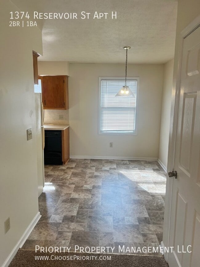 Building Photo - Charming 2-Bedroom Apartment on Reservoir ...