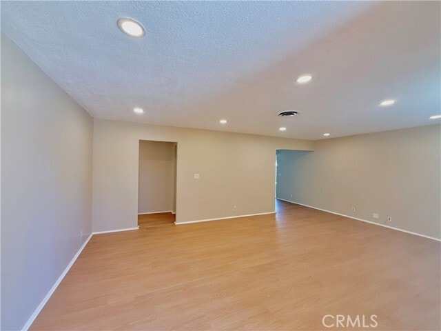 Building Photo - 1100 Val Monte Dr