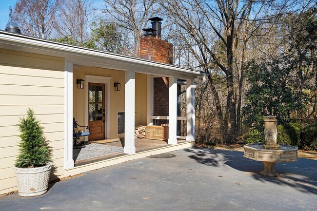 Foto del edificio - Gated versatile lifestyle property tucked into the heart of Tennessee’s most scenic countryside