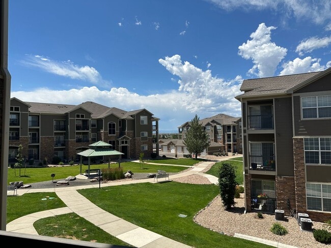 Building Photo - Beautiful 2Bd 1Bath Condo Close to Everything