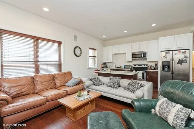 Foto del edificio - 2522 N Halsted St