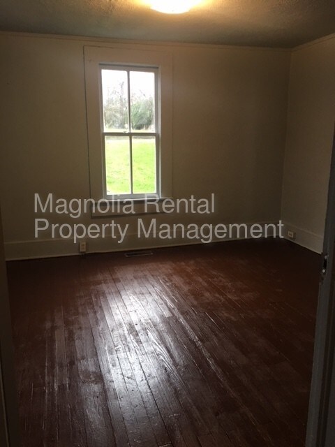 Building Photo - Recently remodeled home in Spartan Mills