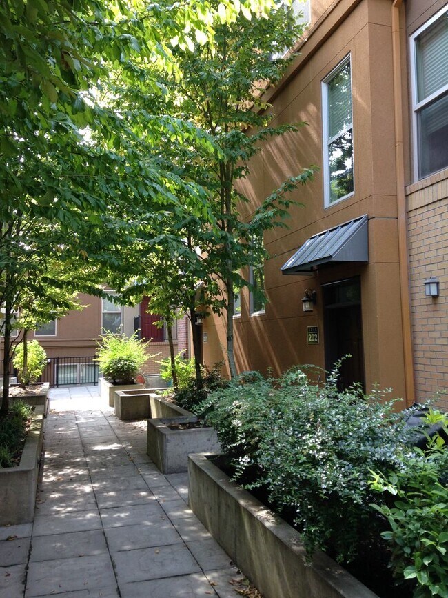 Foto del edificio - Chic and Modern Loft-Style 2+ Bedroom Town...