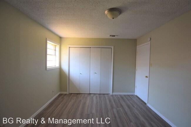 Building Photo - 2 br, 1 bath House - 1890 Esther Dr Apt 12C