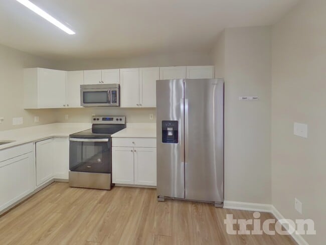 Foto del edificio - 705 Continental Dr