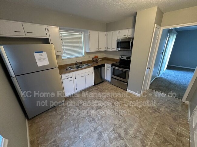 Building Photo - 9338 Bluejacket St