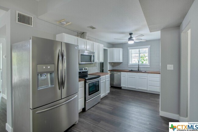 Building Photo - 636 Cypress Ridge Rd