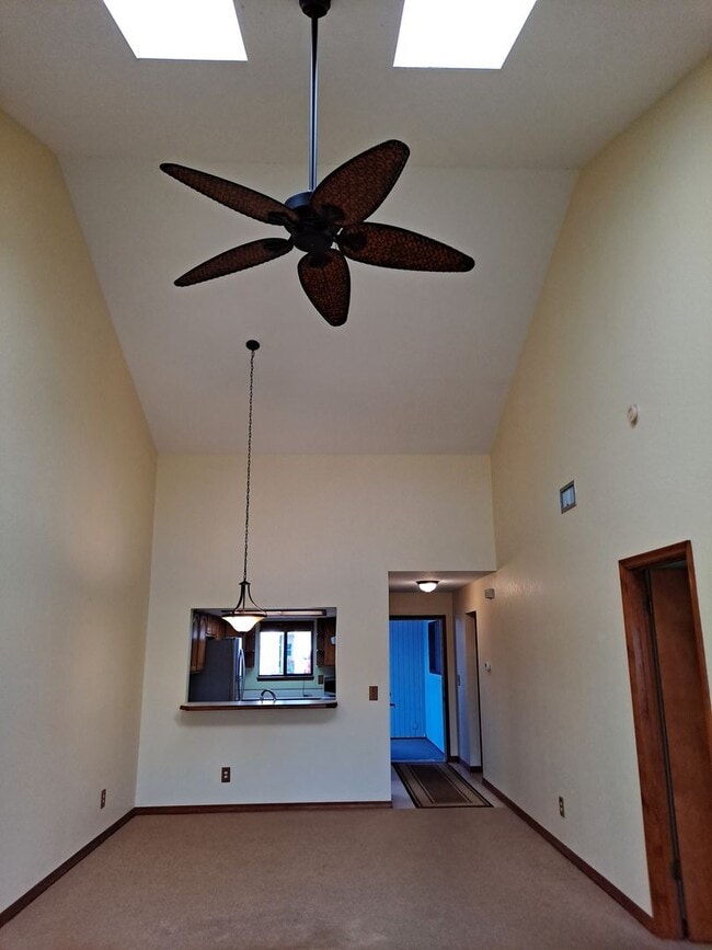 Building Photo - AVAILABLE MID APRIL 2BR 2BA IN HIDDEN PINES