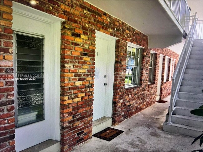 Building Photo - 100 Sunrise Dr