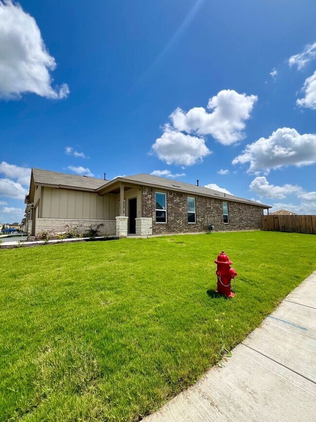Building Photo - Charming 3BR 2BA House in Buda