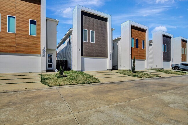 Foto del edificio - 5507 Robusto Pl