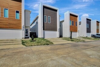 Building Photo - 5507 Robusto Pl