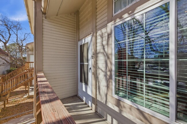 Foto del edificio - Open Concept Two Bed Two Bath Townhouse!